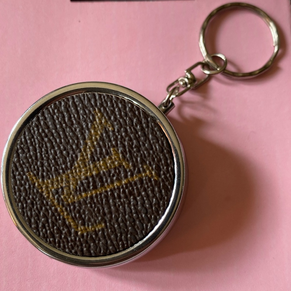 New Louis Vuitton monogram brown mirror key holder make up case